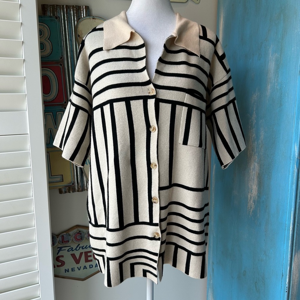 Bailey Rose Knit Patterned Button Up Shirt